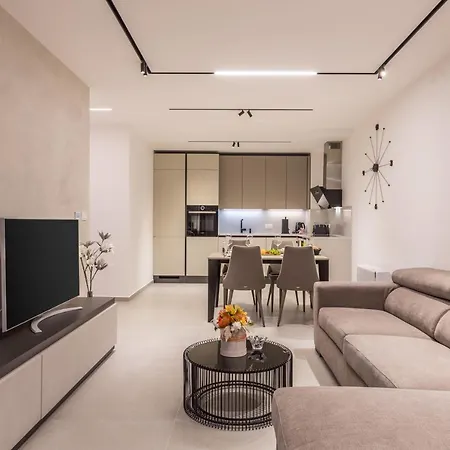 Luxury Anteo Hills With Parking Garage And Balcony