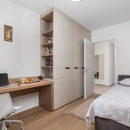 Luxury Anteo Hills With Parking Garage And Balcony Apartment *