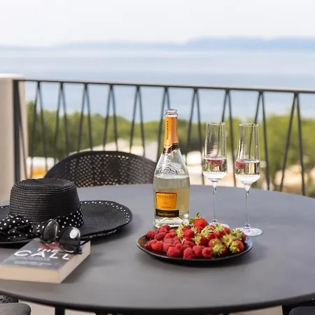 Luxury Anteo Hills With Parking Garage And Balcony