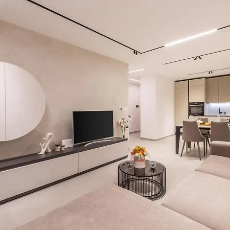 Luxury Anteo Hills With Parking Garage And Balcony Apartment *