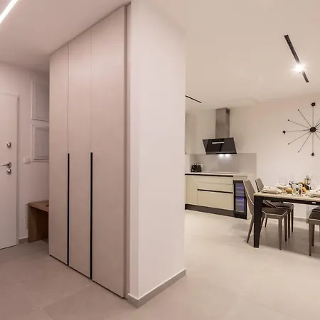 Luxury Anteo Hills With Parking Garage And Balcony Apartment *